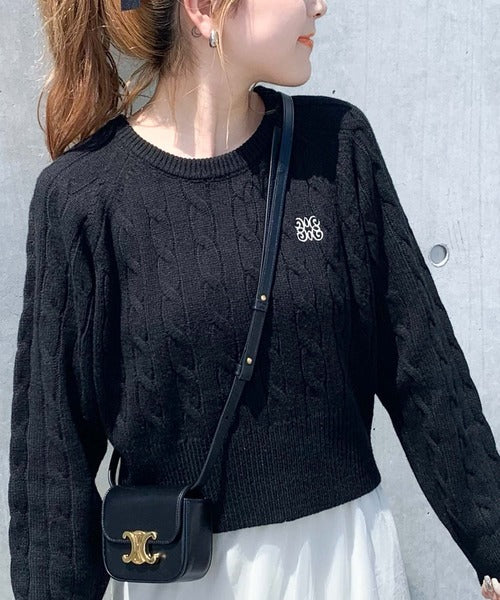 【mily bilet】毎日着たいこなれニット。クロップド胸刺繍ケーブルニット mi1029070