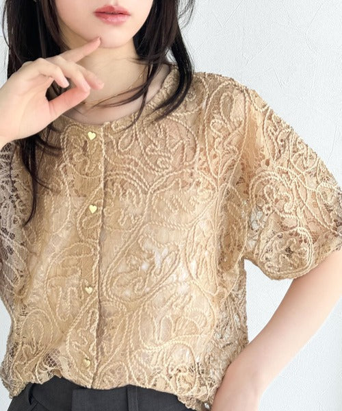 【mily bilet】大人の華やかトップス。ハートボタン使い前後2way花柄レースコード刺繍カーディガン(半袖） mi1019069