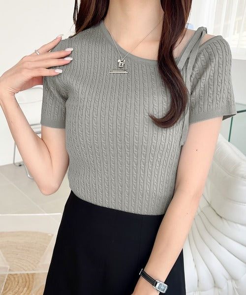 【mily bilet】高見えデザイン。ロゴプレート付き肩リボンケーブル柄サマーニット（半袖） mi1029099