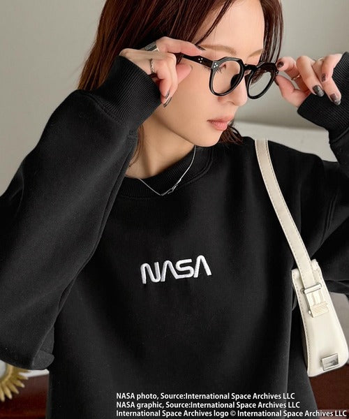 《JaVaジャバコラボ》数量限定！シンプル刺繍で着回し力抜群♪【NASAテーマ】フロントミニロゴ裏起毛スウェットトップス jv1330057