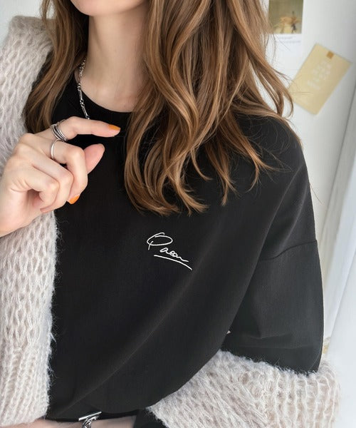 シンプルカジュアルを格上げ。綿100%ワンポイント胸刺繍シンプルロンTee ce1260187