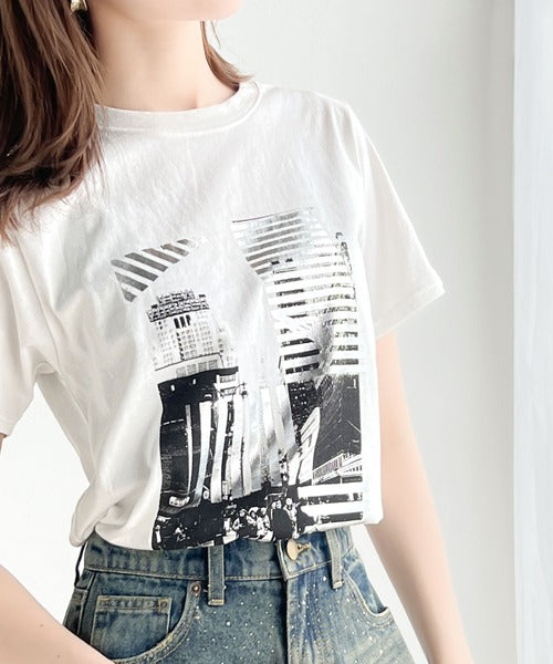 【mily bilet】一点投入でモードなおしゃれ感が漂う。綿100%箔プリントTシャツ mi1149053