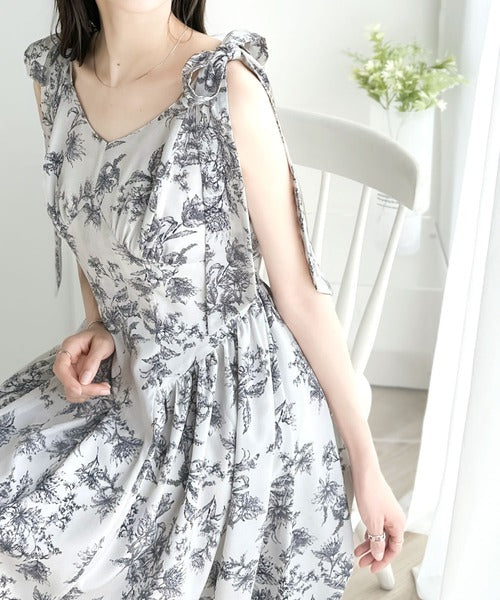 【mily bilet】歩く度に揺れるショルダーリボンでパッと華やぐ。花柄肩リボンワンピース mi1139035