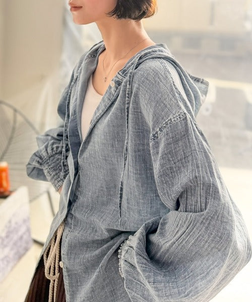 《JaVaジャバコラボ》軽やかに、さらりと。コットン100％フード付き袖シャーリングシアーデニムシャツ（長袖） jv1010600