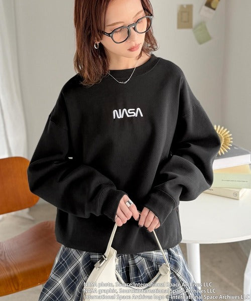 《JaVaジャバコラボ》数量限定！シンプル刺繍で着回し力抜群♪【NASAテーマ】フロントミニロゴ裏起毛スウェットトップス jv1330057