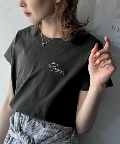 【sustaina+】こなれ感たっぷり。オーガニックコットン100％胸元PAEAN刺繍Tシャツ(半袖) ce1260401