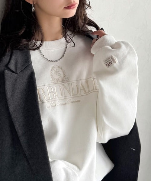 《JaVa ジャバコラボ》微配色刺繍の上品ロゴデザイン。刺繍カレッジロゴ裏起毛スウェット jv1330040