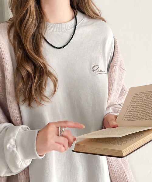 シンプルカジュアルを格上げ。綿100%ワンポイント胸刺繍シンプルロンTee ce1260187