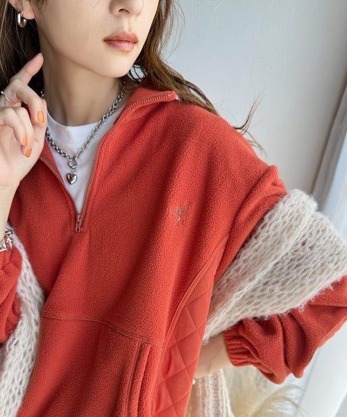 大人カジュアル。ワンポイント胸刺繍入りフリース×キルトハーフジッププルオーバー ce1110083