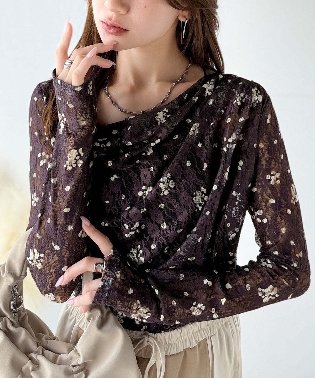 【mily bilet】甘さと上品さを叶える。着回し抜群な花柄レースフラワープリントドレープカットソー(長袖) mi1269005
