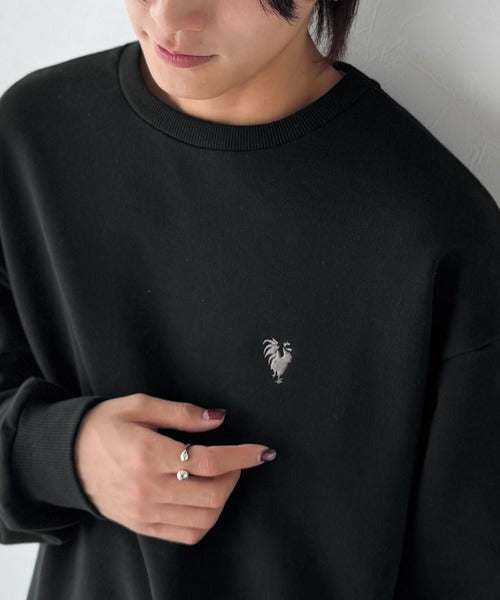 【Classical Origin】バックスタイルで魅せるベーシックな一枚。Rooster Back Embroidered Sweat Trainer／ルースターバック刺繍スウェットトレーナー co1010039