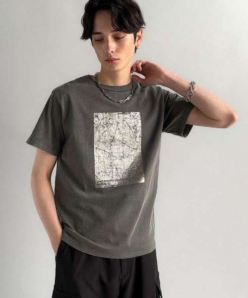 「即トレンド男子。」タイトフィットピグメント加工プリントTシャツ／Tight Fit Pigment-Dyed Print T-Shirt co1010001