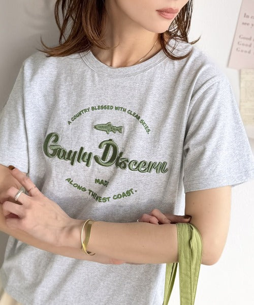 《JaVaジャバコラボ》刺繍とプリントが織りなす唯一無二のデザイン。綿100％おさかな刺繍Tシャツ jv1050359