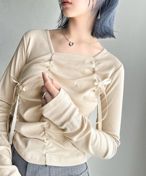 【mily bilet】大人ガーリーな雰囲気。サテンリボン付き袖口刺繍ギャザーリブカットソー mi1359003