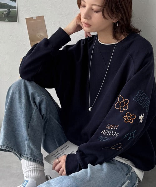 ハンドメイド風刺繍に釘付け。前後2wayランダム袖刺繍裏起毛スウェット ce1050222