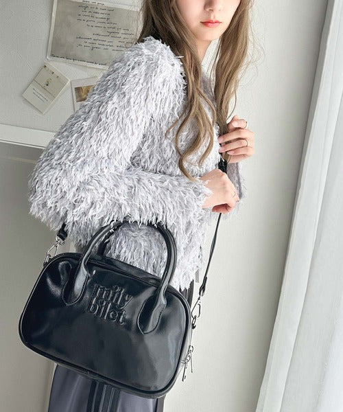 【mily bilet】ヘビロテしたい主役級バッグ。エナメルライクエコレザーエンブレムミニボストンバッグ mi1159026