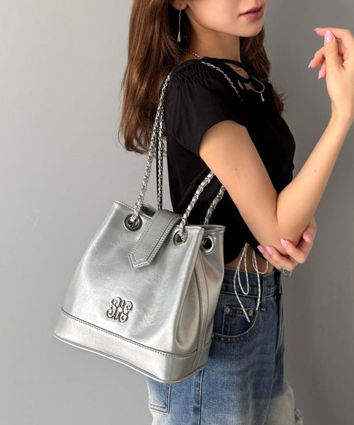【mily bilet】わがまま叶える、最強おでかけバッグ♪ロゴプレート使いチェーン巾着バッグ mi1179057