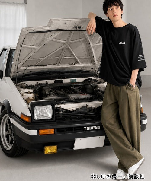 《頭文字D × JaVaコラボ》藤原拓海 vs 高橋兄弟 秋名バトルシーン グラフィック 半袖Tシャツ 【接触冷感・UVカット機能付き素材】 jo1150092