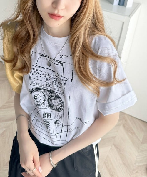 トレンドのレトロ感が魅力。綿100％コインゲームレトログラフィックプリントTシャツ mo1310045