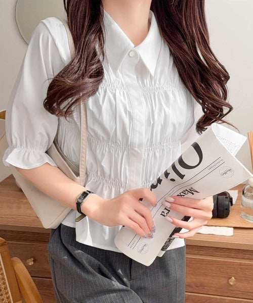 【mily bilet】甘さと上品さを兼ね備えた大人ガーリーな一枚♪ 配色襟シャーリングペプラムシャツ（半袖） mi1139107