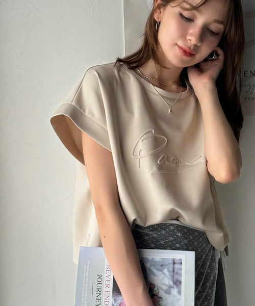 《JaVaジャバコラボ》上品な大人の抜け感。フロントPAEANエンボス加工半袖Tシャツ（ロゴ） jv1260427