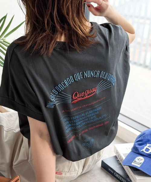 《JaVaジャバコラボ》背中で魅せる。バック刺繍フレンチスリーブTシャツ（半袖） jv1050358