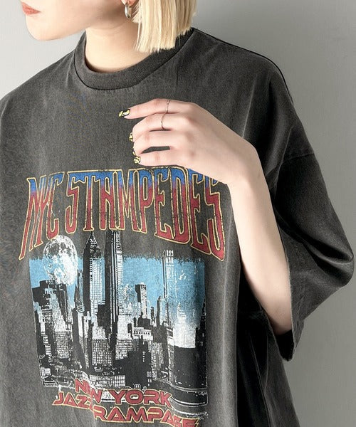 《JAVA ジャバコラボ》トレンドのヴィンテージ感が魅力。コットン100%グラフィックプリントピグメントビッグTシャツ jv1029051