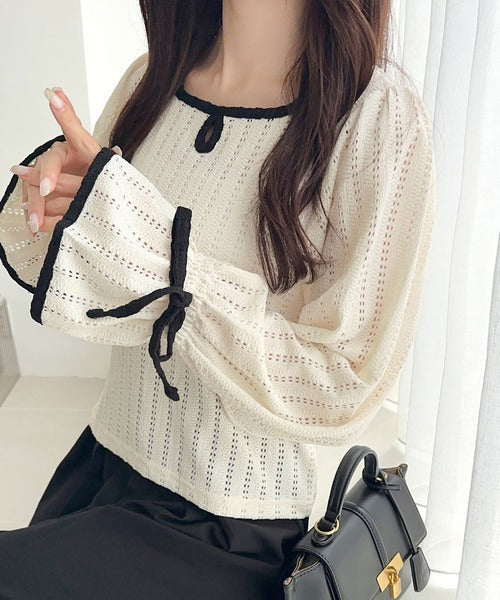 【mily bilet】華やかさと上品さを兼ね備えたデザインが個性的。ストライプレースキャンディースリーブリボン付きプルオーバー（長袖） mi1019104