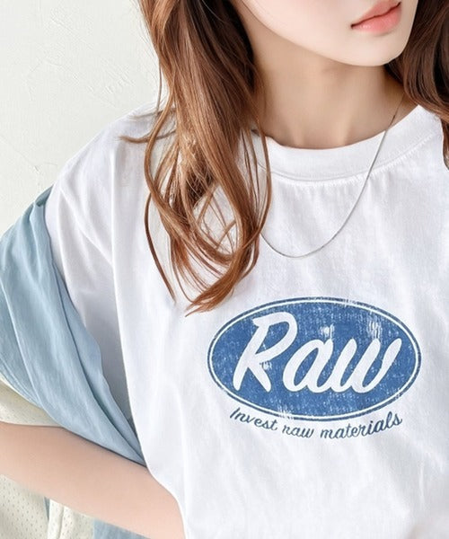 レトロムードが際立つ。綿100%オーバルロゴTシャツ mo1310042