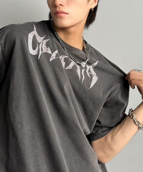 「1着でキマる。」ピグメント加工マットグラフィック柄Tシャツ / Pigment-Washed Matte Graphic T-Shirt co1150028