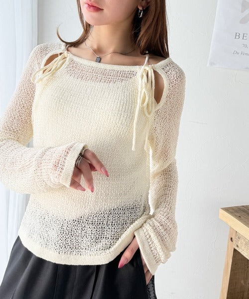 【mily bilet】大人かわいい肌見せを叶える。プレートデザイン前後2WAYメッシュ編み肩リボンニットプルオーバー（長袖） mi1259014