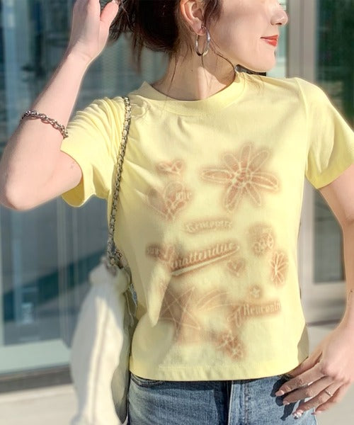 【mily bilet】大人可愛い最旬プリント柄。スプレーライクプリントコンパクトTシャツ（半袖） mi1329024