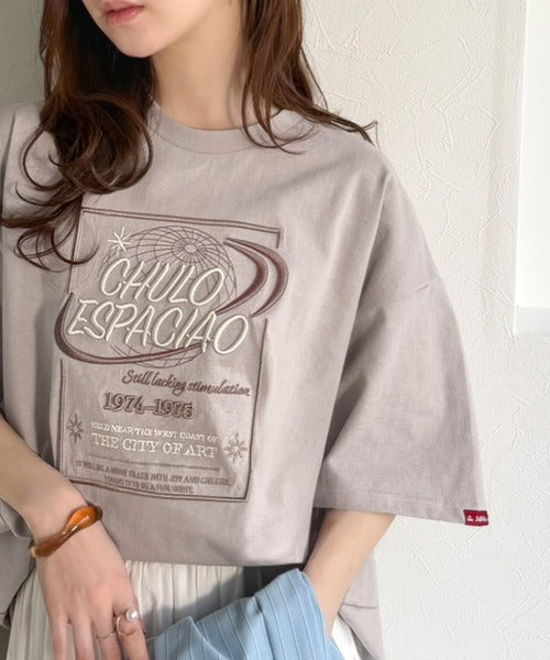 《JaVaジャバコラボ》シンプル派にも推したい！綿100％グラフィック刺繍Tシャツ（半袖） jv1050356