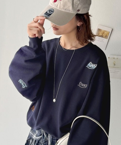 《Javaジャバコラボ》着るだけで今っぽさ叶う。ランダム刺繍クロップド丈裏起毛スウェット jv1050234