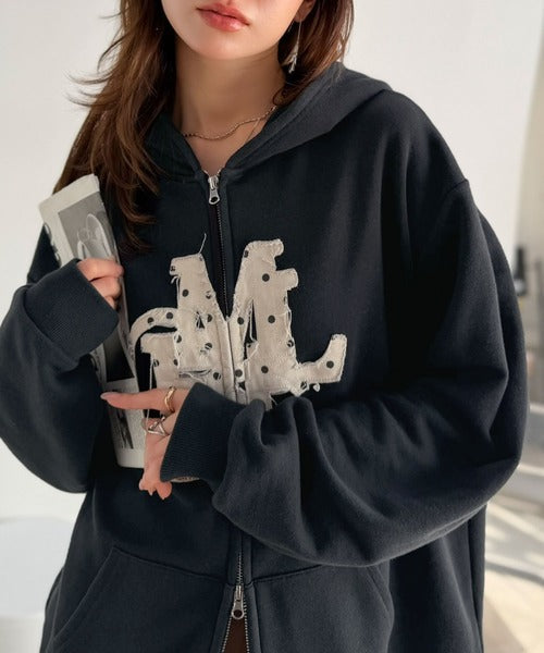 【mily bilet】ラフに羽織って、ストリートに。オーバーサイズ デニムワッペン裏毛パーカー(ドットあり) mi1329120