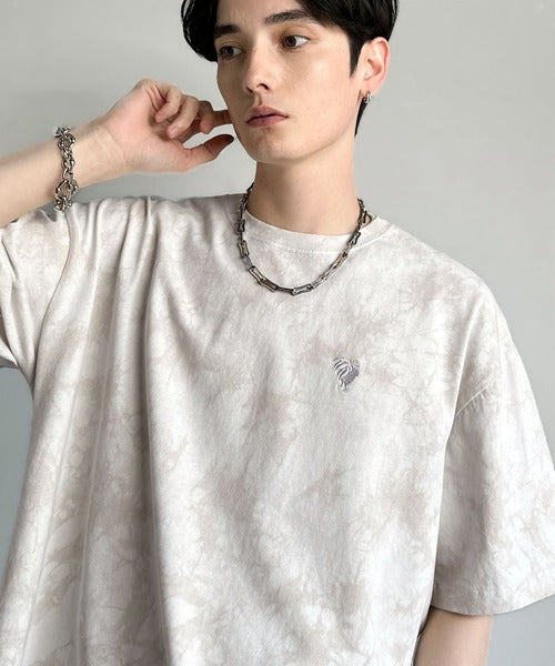 「視線を独り占め。」タイダイ染め刺繍入りオーバーサイズTシャツ／Tie-Dye Embroidered Oversize T-Shirt co1150031
