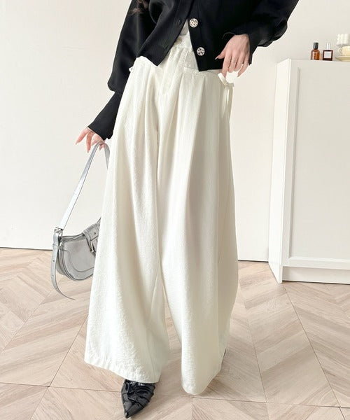 動くたび軽やか上品シルエット。サイドリボン付き3タックハイウエストワイドパンツ ce1015073