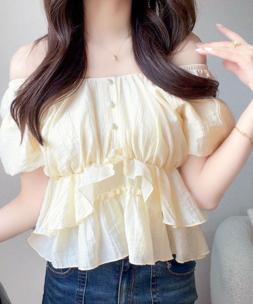 【mily bilet】肩見せで、夏のムードをひとさじ。オフショル２Wayフリルペプラムシアーブラウス（半袖） mi1329079