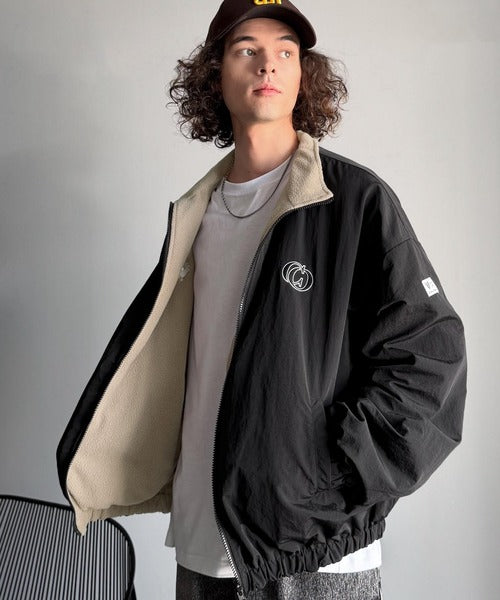 【Classical Origin】「これ1着で実質2着分の価値。」ナイロン×ボア2wayリバーシブル胸元刺繍ブルゾン／2WAY Reversible Nylon Boa Blouson co1150079