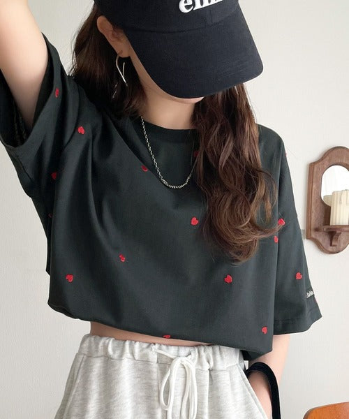 《JaVaジャバコラボ》春夏のカジュアルに、大人の“可愛い”をプラス。ミニハート刺繍Tシャツ（半袖） jv1010470