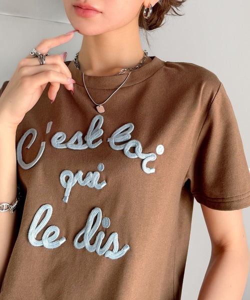 【mily bilet】着るだけでオシャレ感！ロゴプレート付きカラーフレンチコード刺繍Tシャツ(半袖) mi1329015