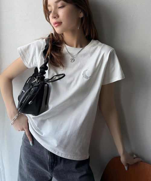 【sustaina+】オーガニックコットン100%。胸元ラメ糸ワンポイント刺繍 無地＆ボーダー柄Tシャツ（半袖） ce1260397