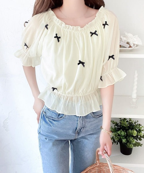 【mily bilet】主役級に映える大人ガーリーitem。シアーシャイニーリボン付きブラウス mi1139041