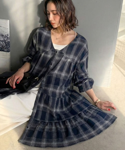 【Classical Evon】華やかさと体型カバーを両立する、着回し抜群な1枚。前後2wayパナマ風ティアードチュニック（長袖） ev1010591