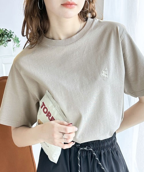《Javaジャバコラボ》【sustaina+】大人の上級シンプル。滑らか綿100％ワンポイント刺繍Tシャツ jv1260113