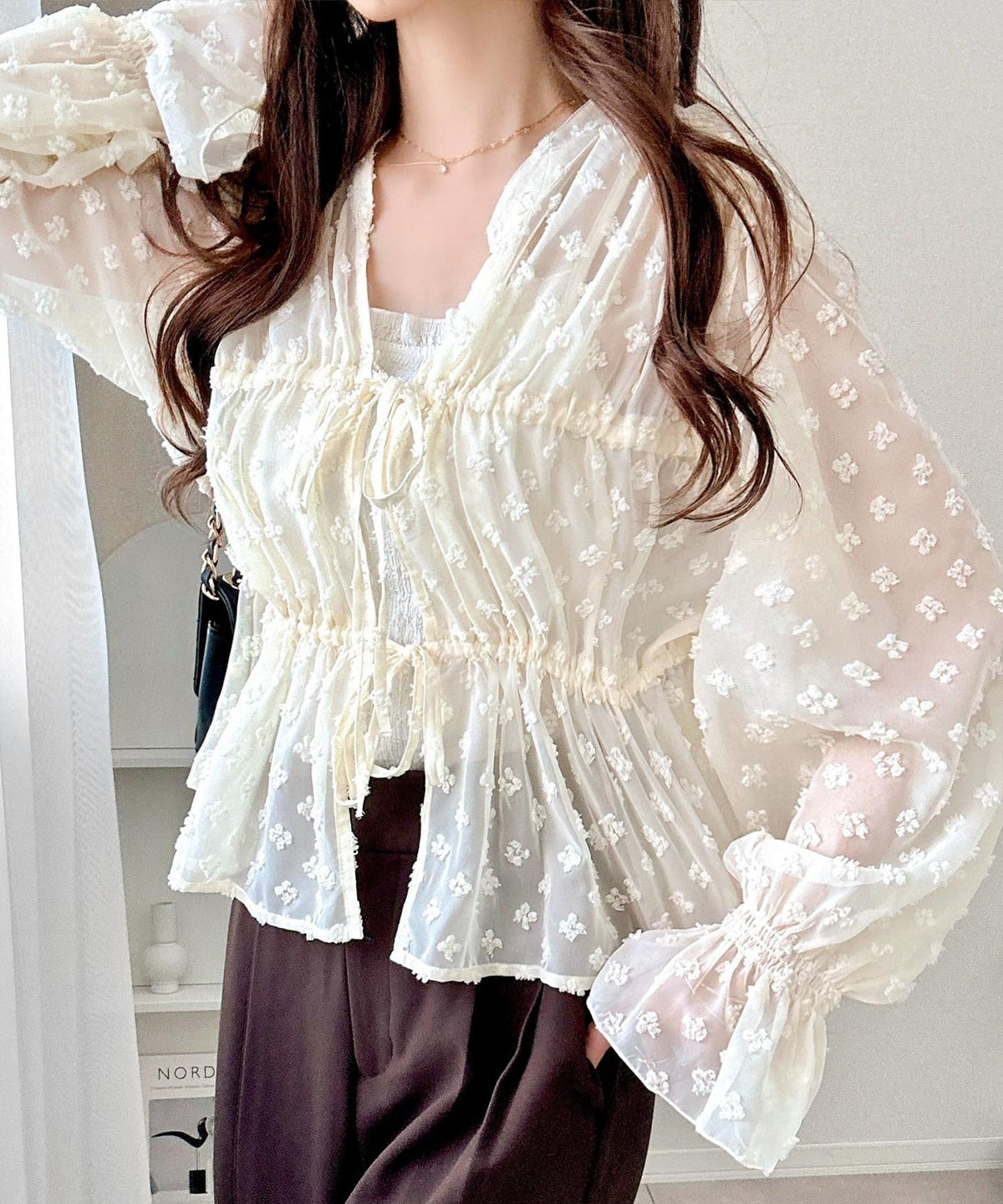 【mily bilet】透け感シフォンでつくる、大人の可憐スタイル。花柄シフォンカーデブラウス（長袖） mi1019105
