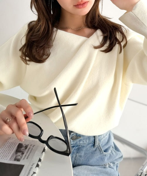 しなやかな落ち感、一枚で上品に印象付く。カシミヤタッチドレープニット(長袖) ce1420010