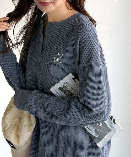 洒落感アップのこなれT。胸刺繍ワッフルオーバーサイズキーネックロンT（長袖） ce1260496