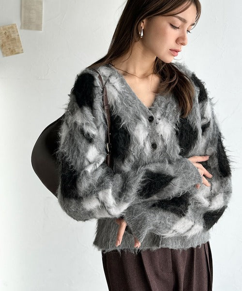 【mily bilet】柄で魅せる。季節感漂う、主役級のアーガイル柄Vニットカーディガン mi1029173