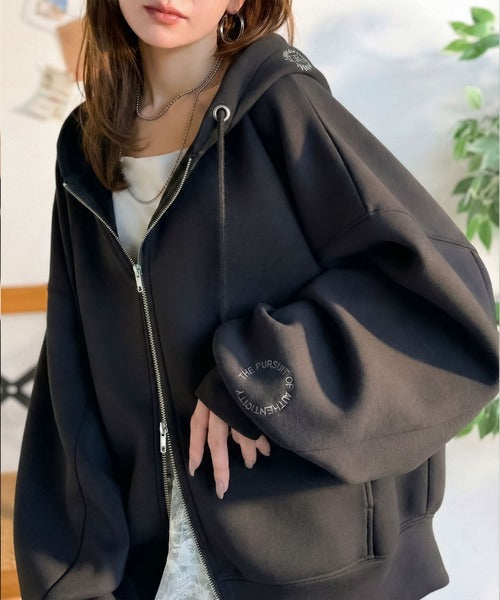 悩まずお洒落、着るだけでサマになる。クロップドワイドダンボール切替パーカー（長袖） ce1260609